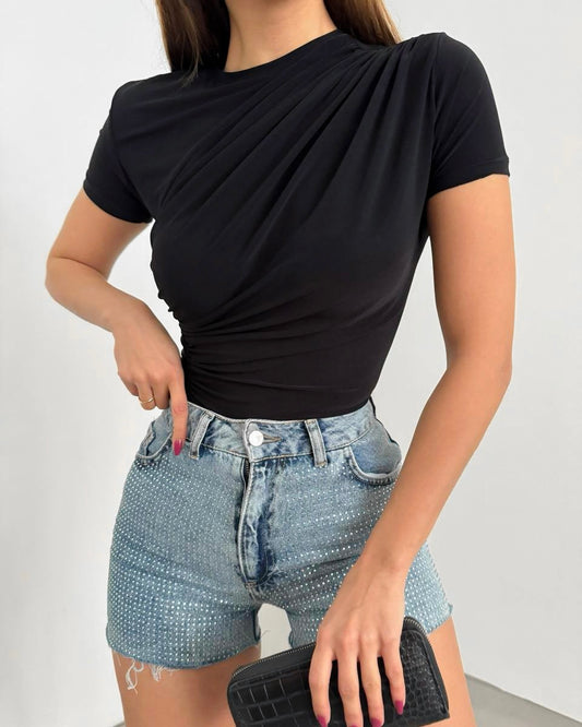 Black Short Sleeve Draped Top | بلوزة سوداء بقصة منسدلة وأنيقة