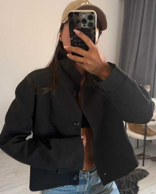 Cropped Black Button-Up Jacket | جاكيت قصير باللون الأسود مع أزرار أمامية