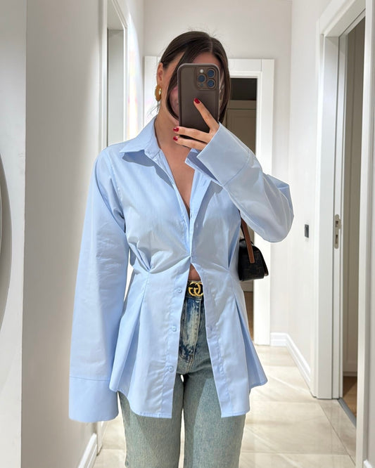 Baby Blue Tailored Button-Down Shirt with Sculpted Waist & Wide Cuffs | بلوزة بأزرار بتصميم منحوت وأكمام واسعة باللون الازرق البارد