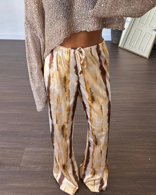 Satin Pants with Abstract Print | بنطلون ساتان بنقشة تاي داي