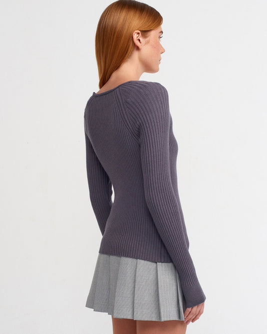 بلوزة سكنية اساسية بياقة سباعية