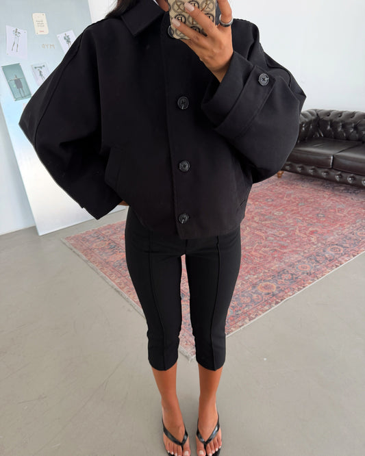 Black Oversized Cropped Jacket with Balloon Sleeves & Button Front | جاكيت أسود قصير أوفر سايز بأكمام بالون وأزرار أمامية
