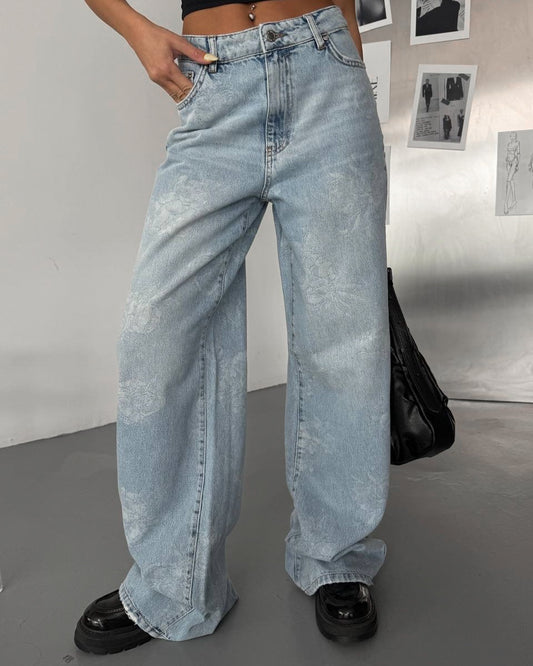 High-Waisted Wide-Leg Jeans with Floral Print | جينز بخصر عالٍ وقصة واسعة مع نقشة ورود ناعمة