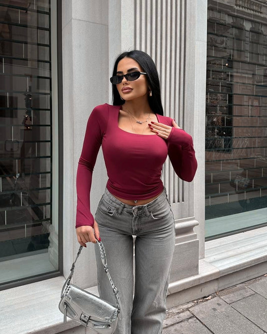 Burgundy Square-Neck Fitted Top | توب ضيق بلون البيرغندي بياقة مربعة