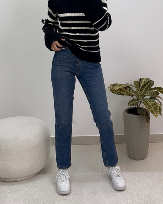 High-Waisted Slim Straight Jeans | جينز خصر عالي بقصة مستقيمة ضيّقة