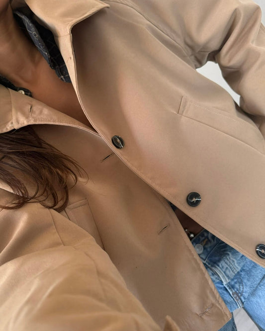 Cropped Camel Button-Up Jacket | جاكيت قصير باللون الكاميل مع أزرار أمامية