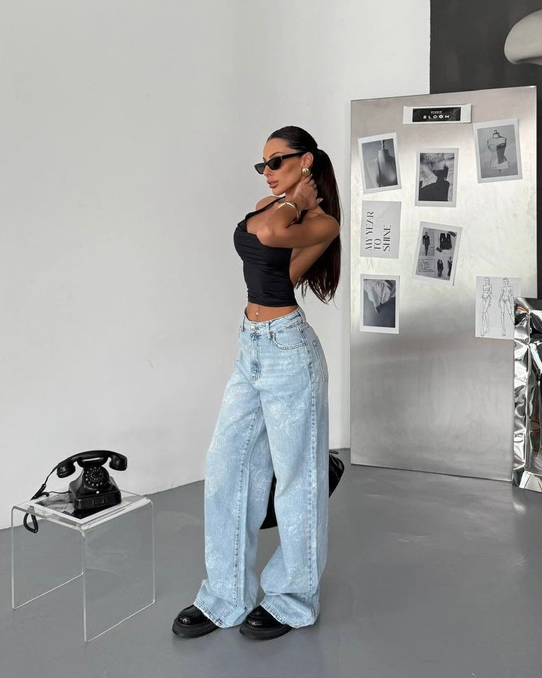 High-Waisted Wide-Leg Jeans with Floral Print | جينز بخصر عالٍ وقصة واسعة مع نقشة ورود ناعمة
