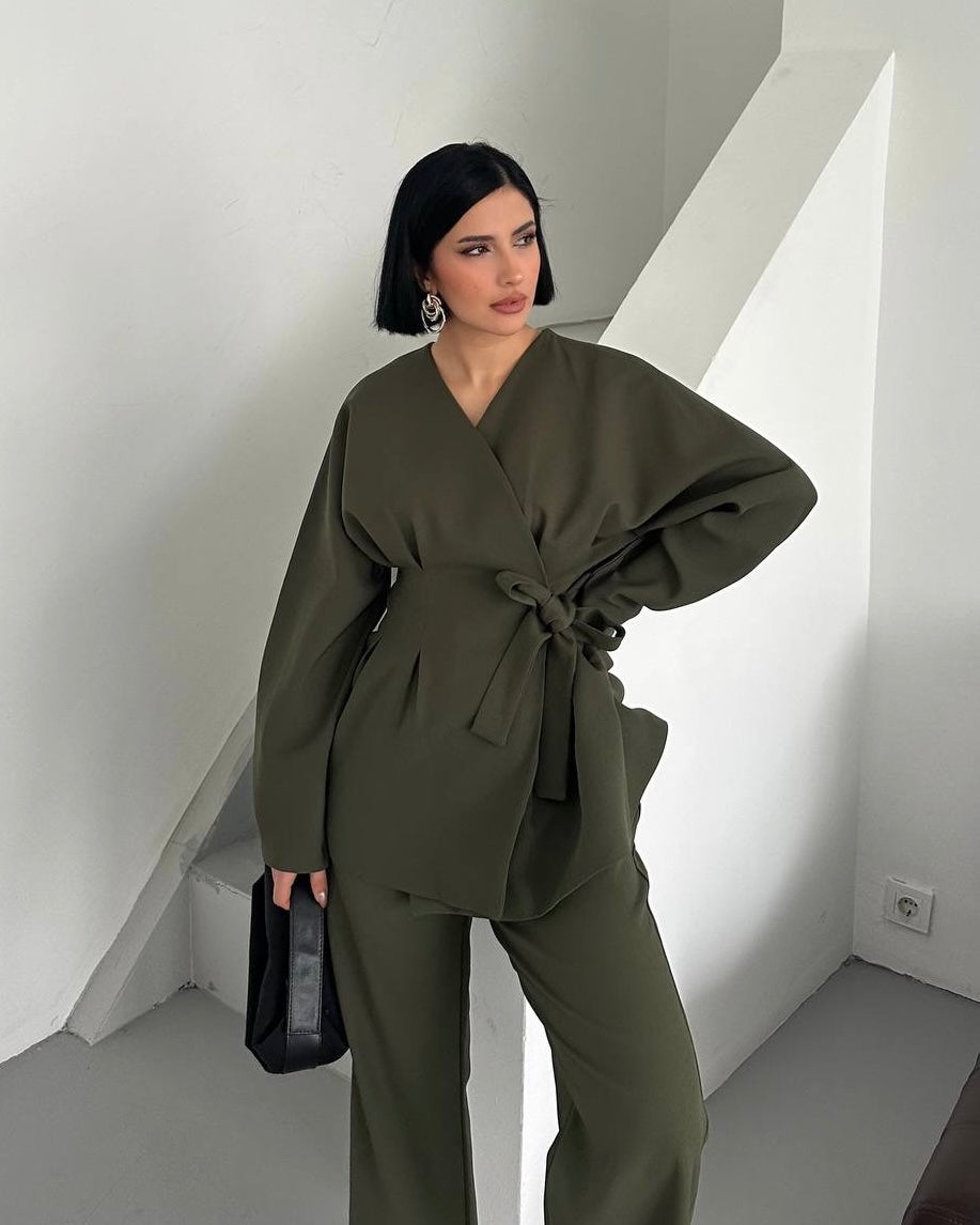 Olive Green Fitted Set With a Side Tie | طقم زيتي انيق بارز للخصر مع ربطة جانبية