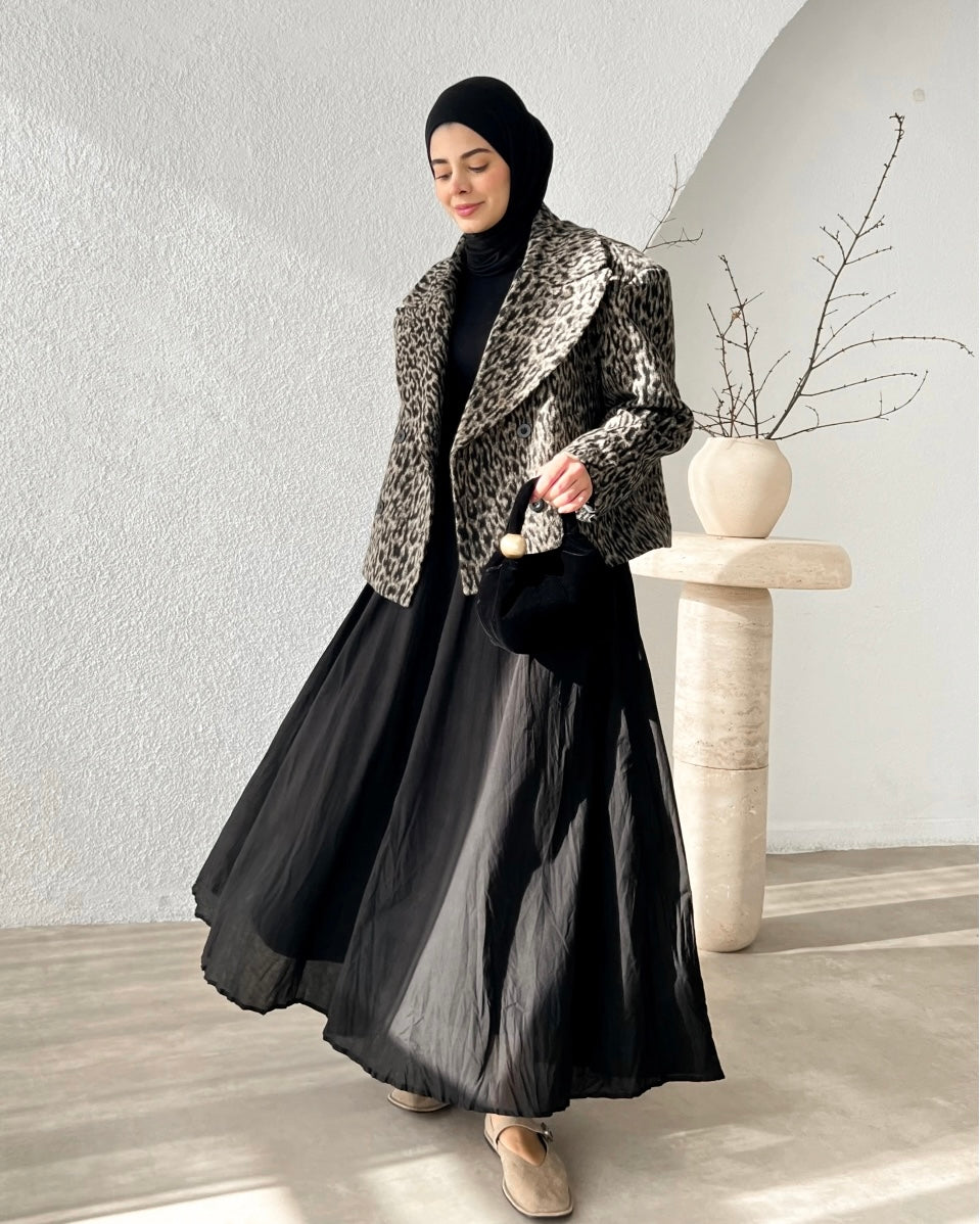 Crinkled Maxi Skirt in Black | تنورة ماكسي مجعدة باللون الأسود