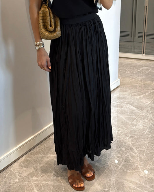 Crinkled Maxi Skirt in Black | تنورة ماكسي مجعدة باللون الأسود