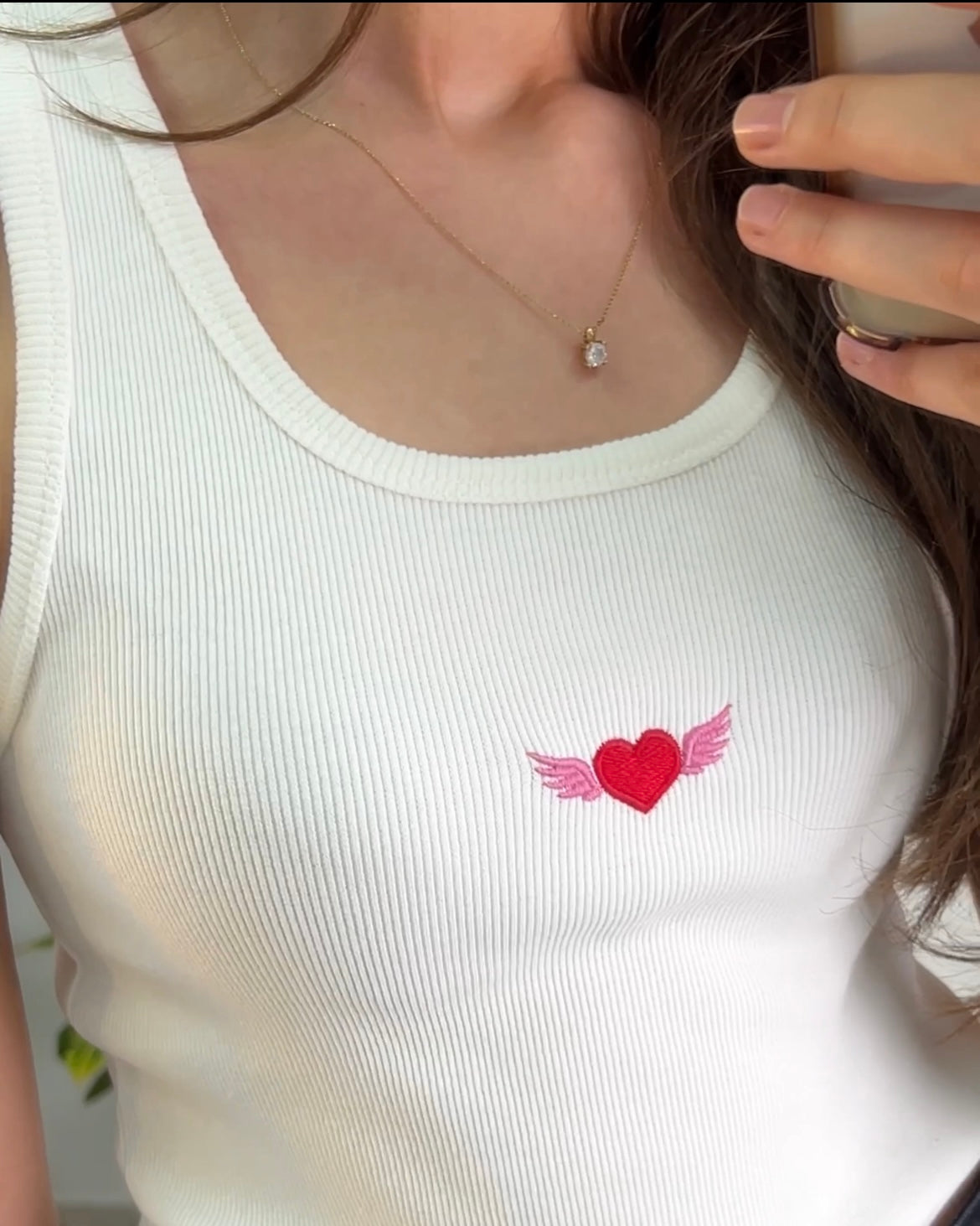Heart Wings Embroidered White Tank Top | توب أبيض مطرز بجناحين على شكل قلب