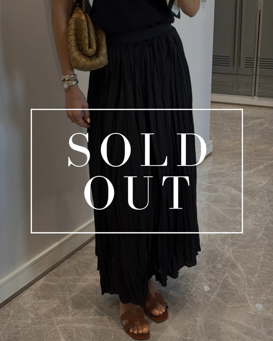 Crinkled Maxi Skirt in Black | تنورة ماكسي مجعدة باللون الأسود