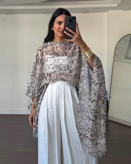 Snake Print Chiffon Flowing Top | بلوزة شيفون بنقشة جلد الثعبان بأكمام واسعة
