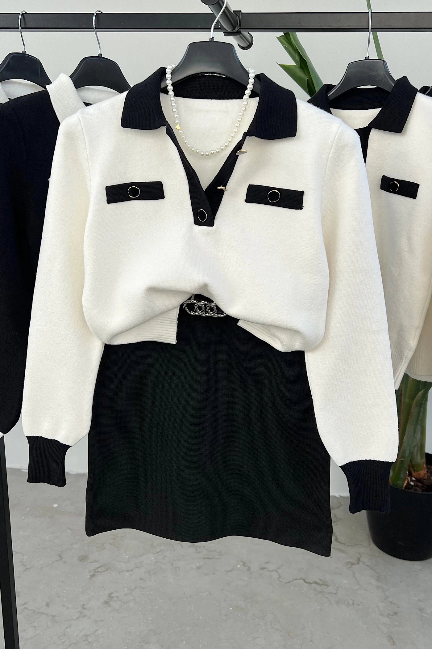 قمة محبوكة بلون مغاير