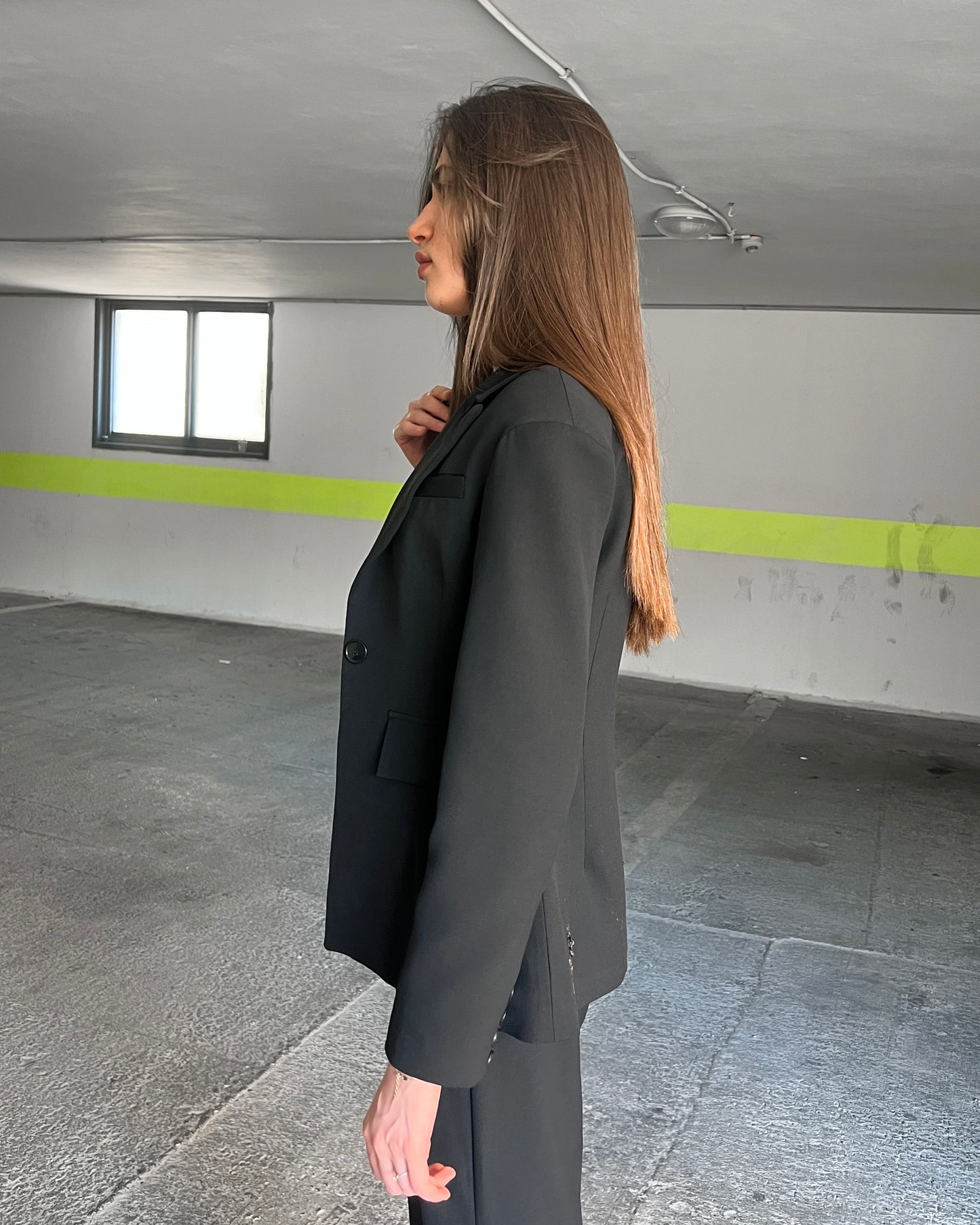 Black Suit with a Waist Defining Cut | بدلة سودا بقصّة تبرز الخصر