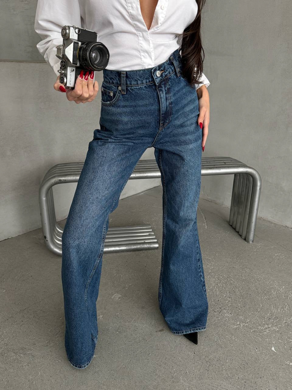 Dark Wash High Waisted Flare Denim Jeans | جينز غامق بخصر عالي قصة شارليستون