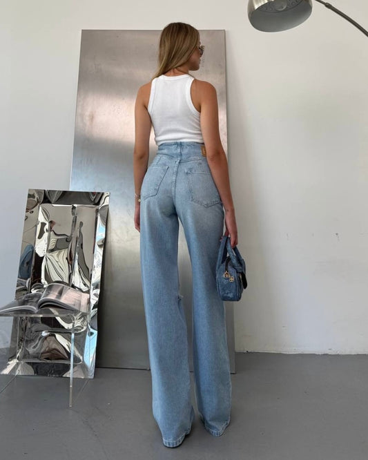 Light Wash Straight Leg Jeans with V-Waist Detail | جينز أزرق فاتح ممزق بقصة خصر ڤي