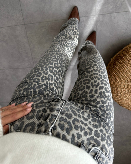 Cool Toned High Waisted Leopard Jeans | جينز بخصر عالٍ بنقشة الفهد بدرجات باردة