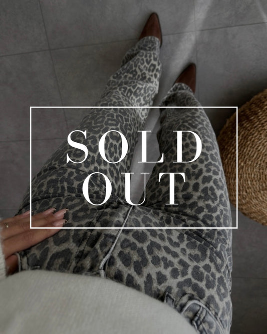 Cool Toned High Waisted Leopard Jeans | جينز بخصر عالٍ بنقشة الفهد بدرجات باردة
