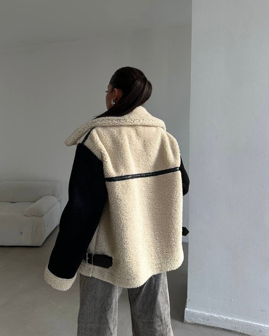 ז'קט פרווה עם שרוולי זמש