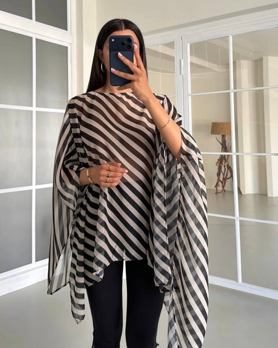 Women’s Elegant Black & Beige Striped Chiffon Kaftan Blouse – Batwing Sleeve Flowing Top | بلوزة كفتان نسائية أنيقة بخطوط أسود وبيج – شيفون بأكمام واسعة وانسيابية