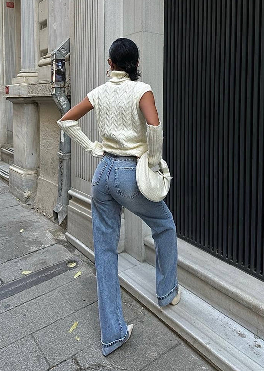 High-Waist Flare Jeans | جينز واسع عالي الخصر