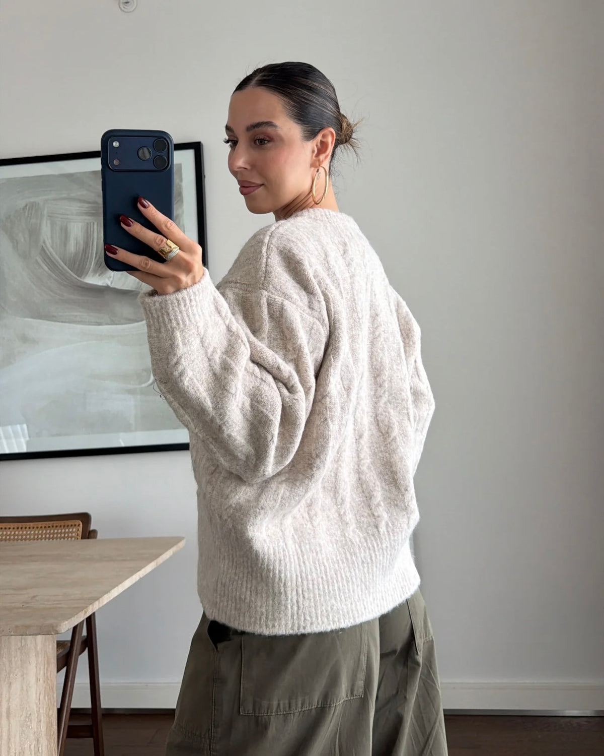 Cream Cable Knit Sweater with V-Neck & Ribbed Hem | بلوزة كريمي محبوكة بنقشة ضفائر وياقة ڤي