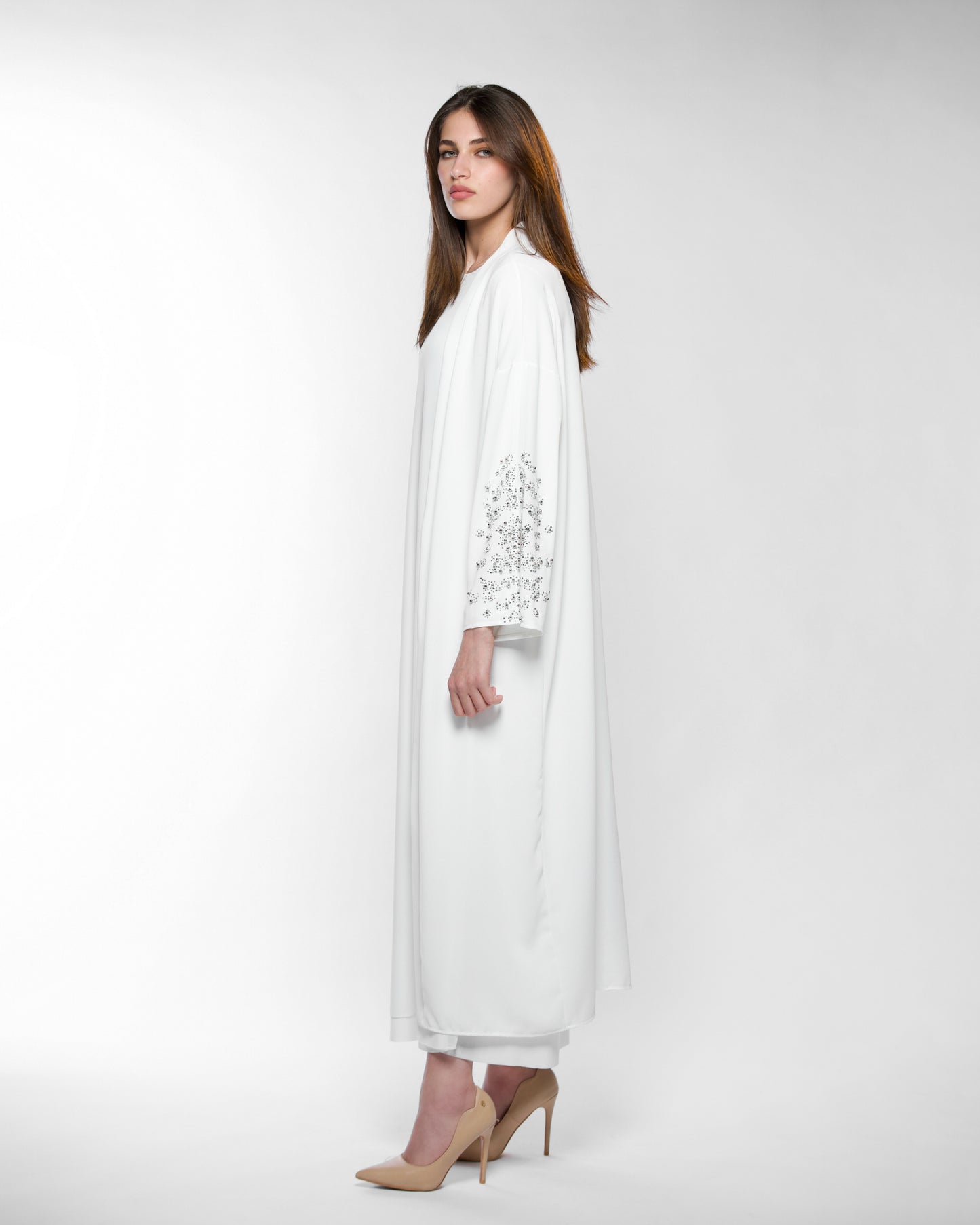 White Beaded Sleeve Abaya | عباية بيضاء بأكمام مزينة بالخرز