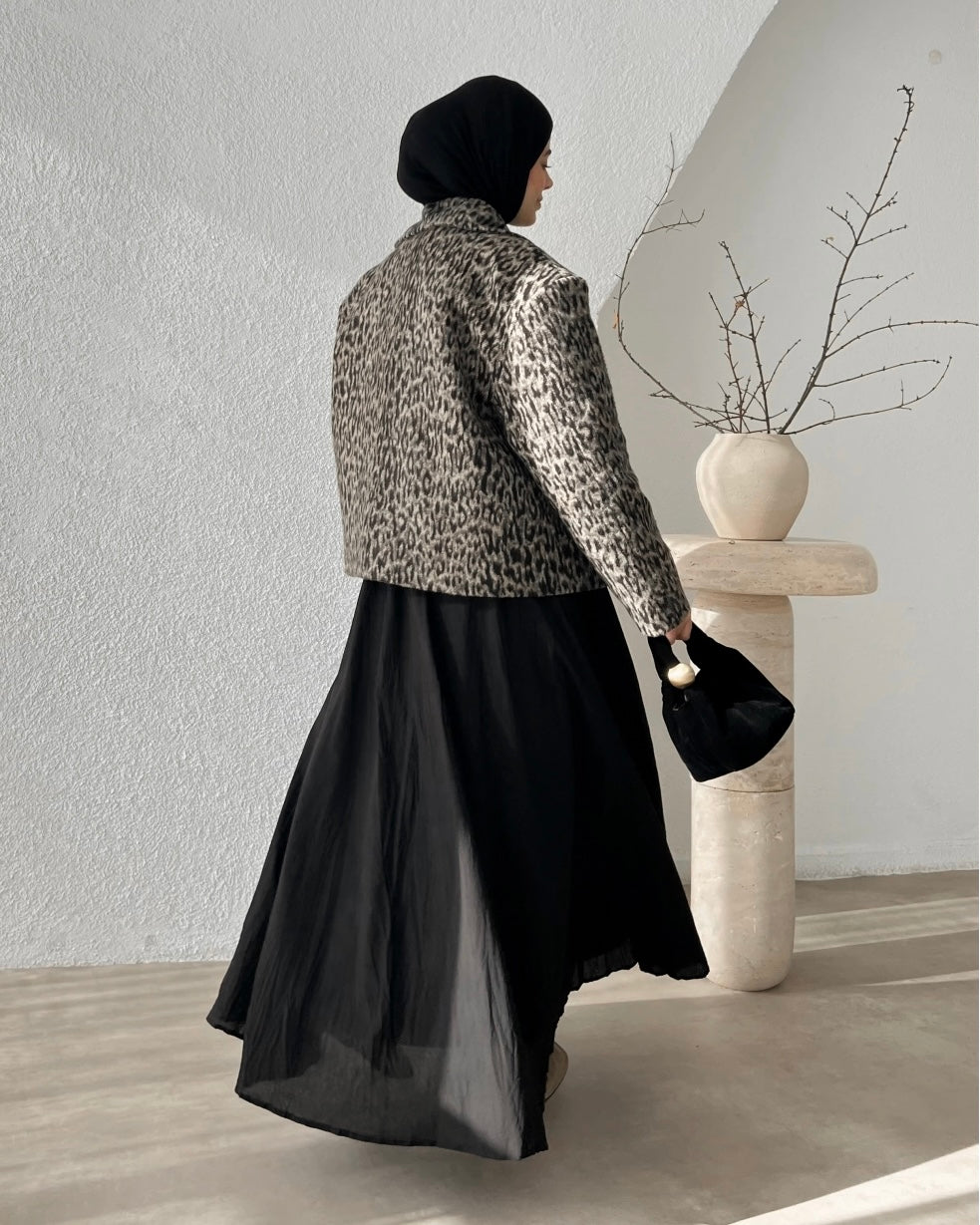 Crinkled Maxi Skirt in Black | تنورة ماكسي مجعدة باللون الأسود