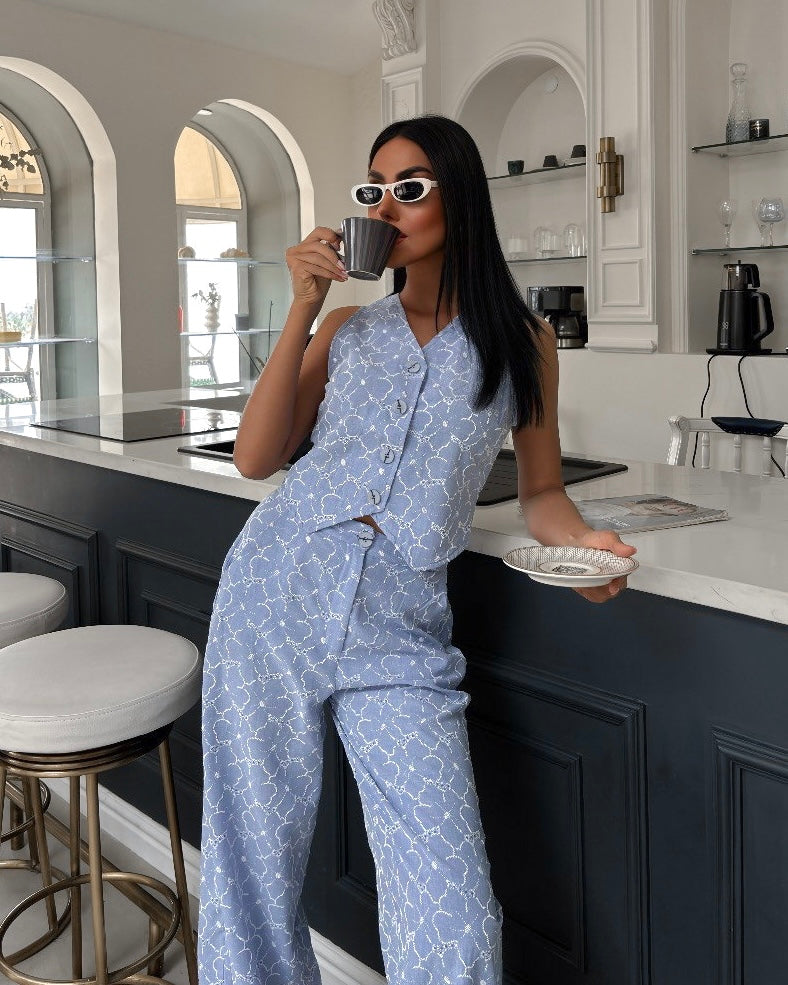 Blue Floral Vest Suit | طقم أنيق بلون أزرق فاتح بنقشة ورود بيضاء