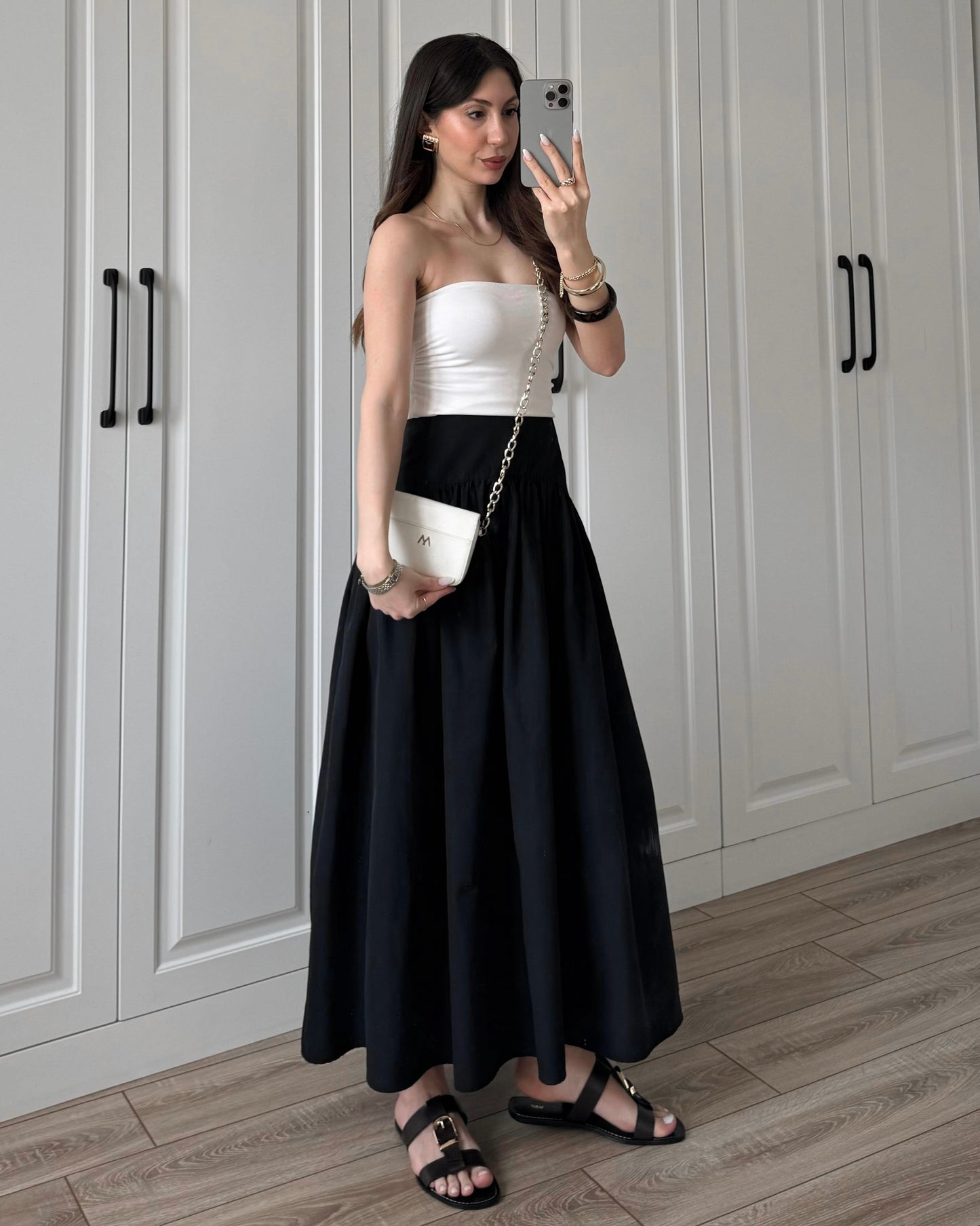 Black High Waist Gathered Maxi Skirt | تنورة طويلة باللون الاسود بخصر عالي وكسرات ناعمة
