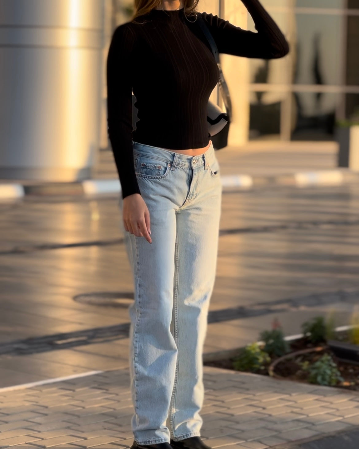 Light Wash Low Waist Denim Jeans | جينز بخصر منخفض بلون فاتح
