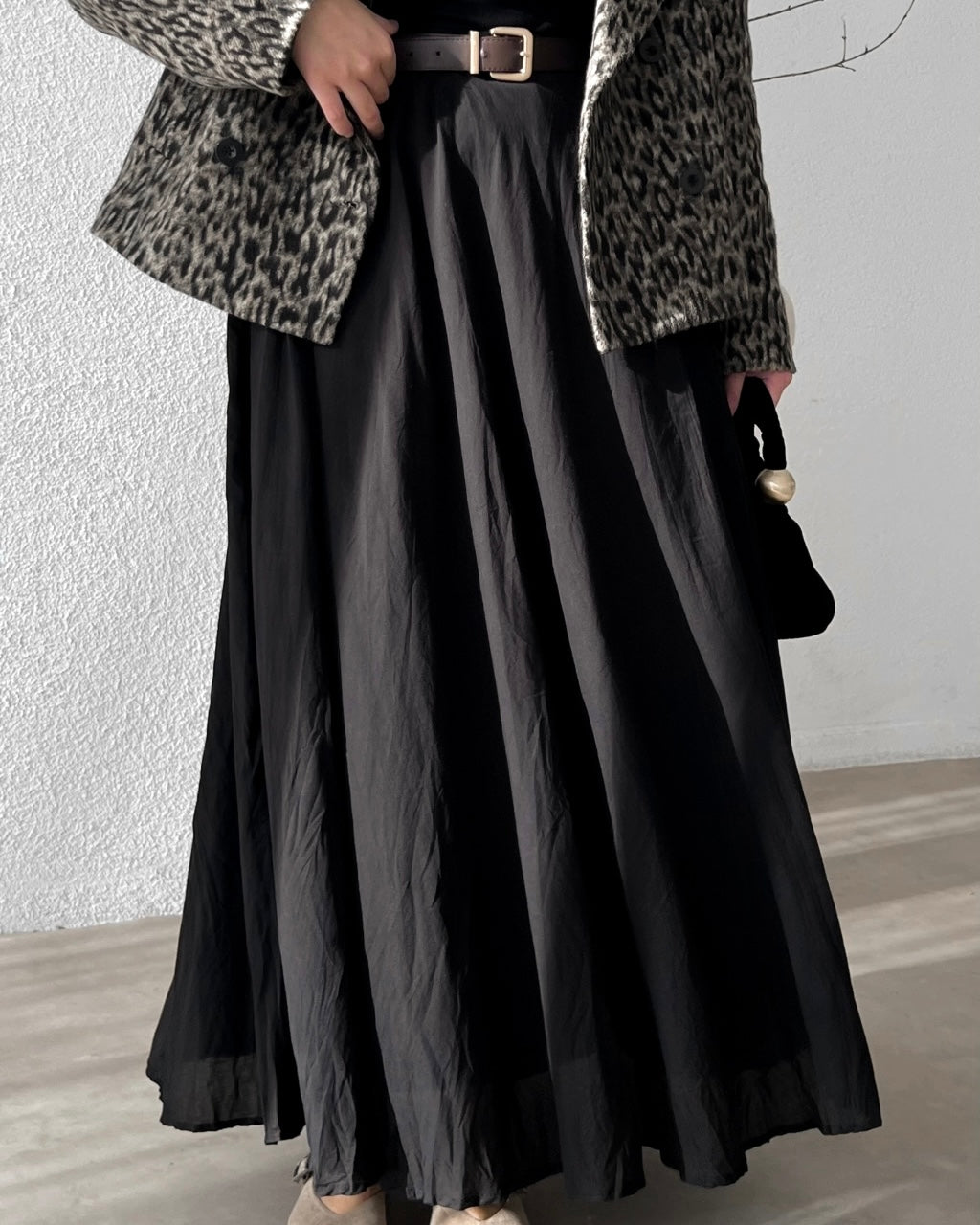 Crinkled Maxi Skirt in Black | تنورة ماكسي مجعدة باللون الأسود