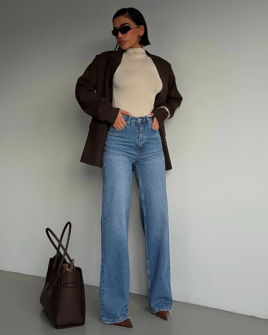Classic Blue Toned Straight Leg High-Waisted Jeans | بنطال جينز أزرق كلاسيكي بقصّة مستقيمة وخصرٍ عالٍ
