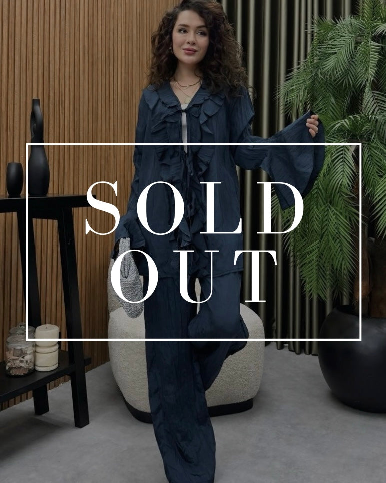 Navy Set with Ruffle Details | طقم كُحلي بتفاصيل كشكش