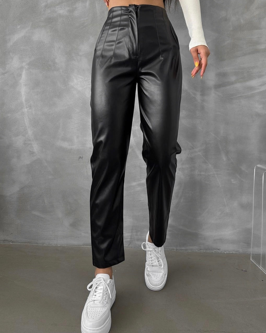 מכנסיים בגזרת עור זארה