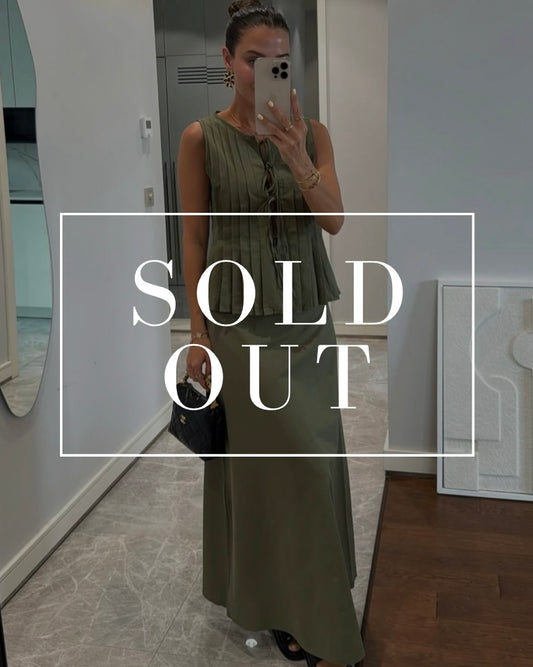 Sleeveless Olive Green Set With Pleated Top & a Flowy Skirt | طقم من توب بكسرات وتنورة واسعة وانسيابية باللون الزيتي
