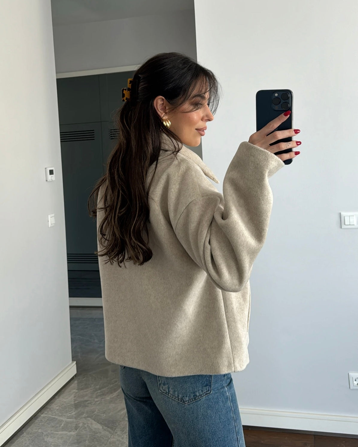 Light Beige Wool Jacket with Zipper and Side Pockets