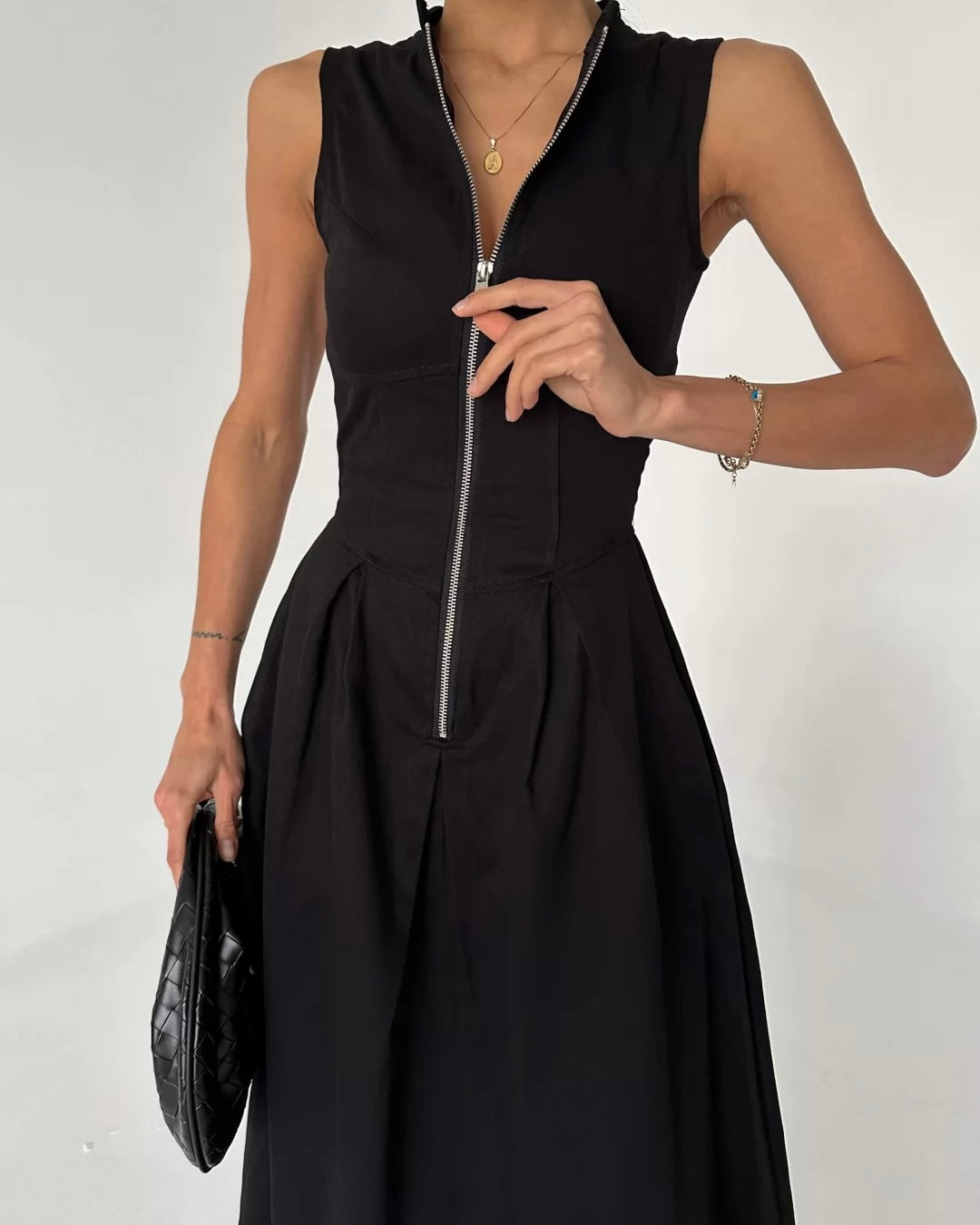 Elegant Black Zip Dress | فستان أسود أنيق بسحّاب أمامي
