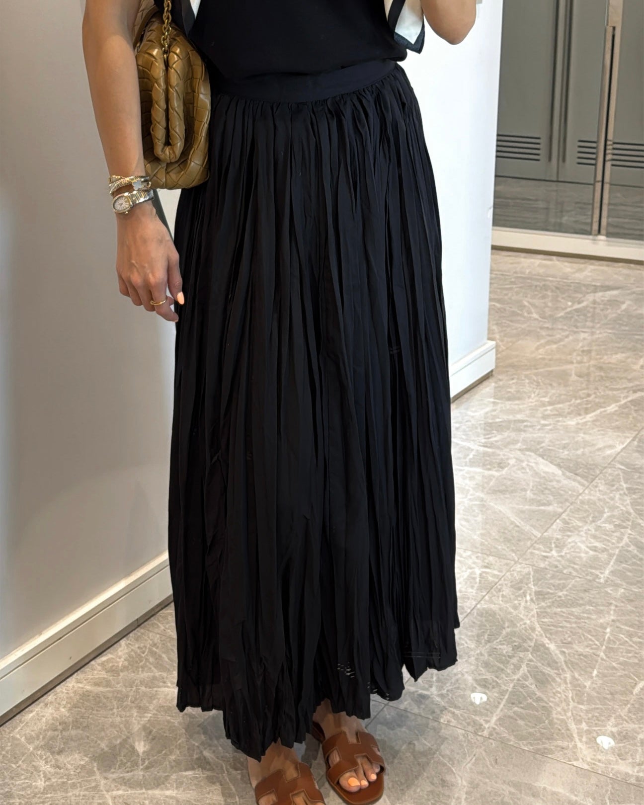 Crinkled Maxi Skirt in Black | تنورة ماكسي مجعدة باللون الأسود