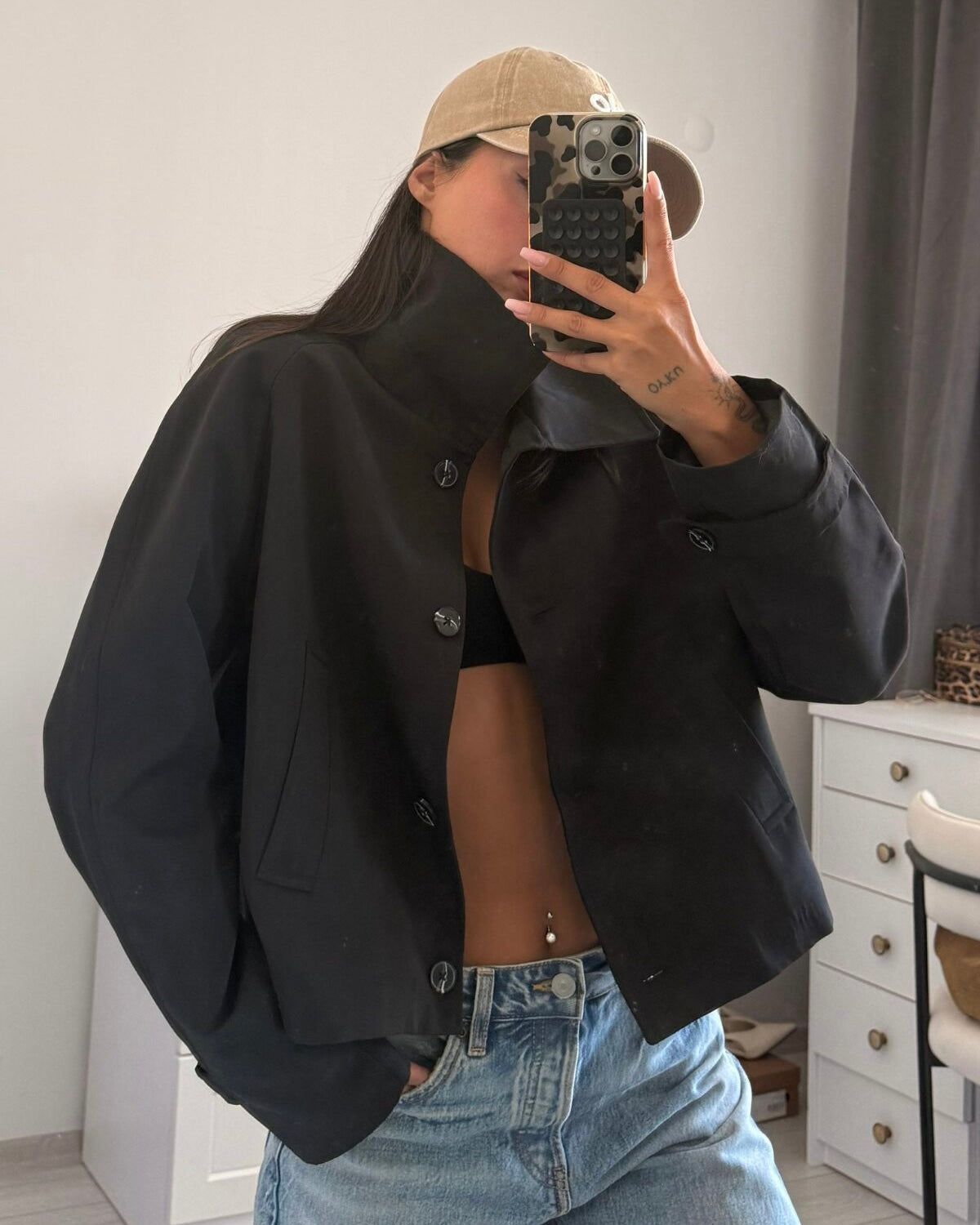 Cropped Black Button-Up Jacket | جاكيت قصير باللون الأسود مع أزرار أمامية