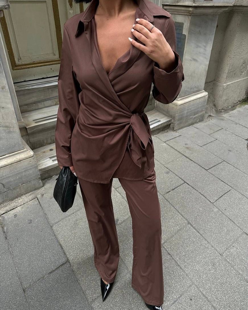 Brown Wrap Blouse and Wide-Leg Pants Set | طقم بلوزة لفّ باللون البني مع بنطال واسع