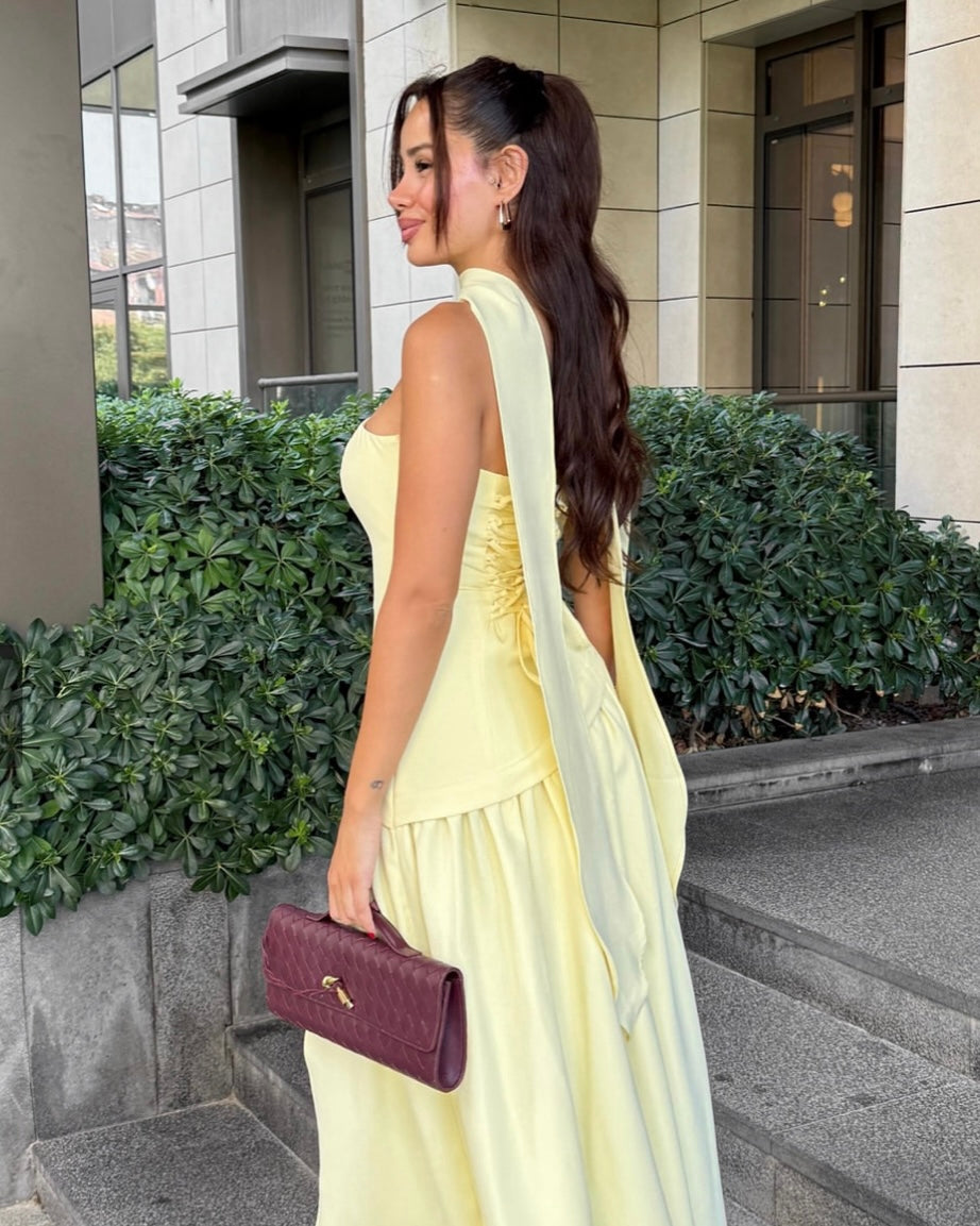 Yellow Evening Strapless Dress with Elegant Back Tie | فستان أصفر سترابلس برباط خلفي أنيق وشال منسدل