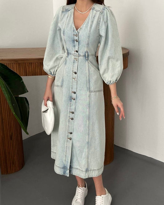 Light Wash Buttoned Denim Midi Dress with Puff Sleeves | فستان جينز ميدي فاتح بأزرار امامية وأكمام منفوشة