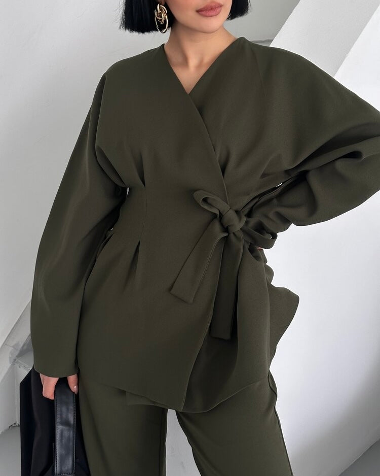 Olive Green Fitted Set With a Side Tie | طقم زيتي انيق بارز للخصر مع ربطة جانبية