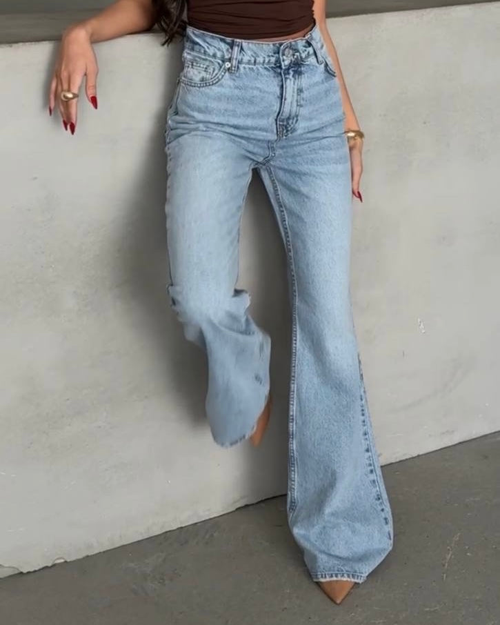 Light Wash High Waisted Flare Denim Jeans | جينز فاتح بخصر عالي قصة شارليستون