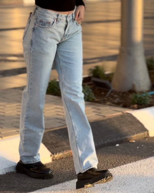 Light Wash Low Waist Denim Jeans | جينز بخصر منخفض بلون فاتح