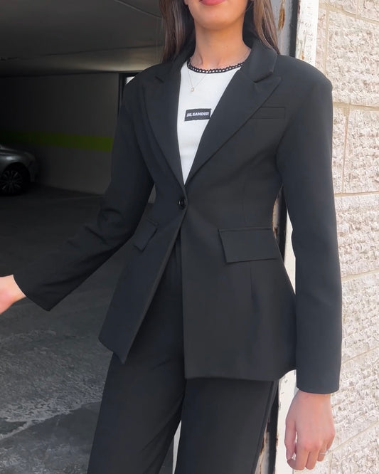 Black Suit with a Waist Defining Cut | بدلة سودا بقصّة تبرز الخصر
