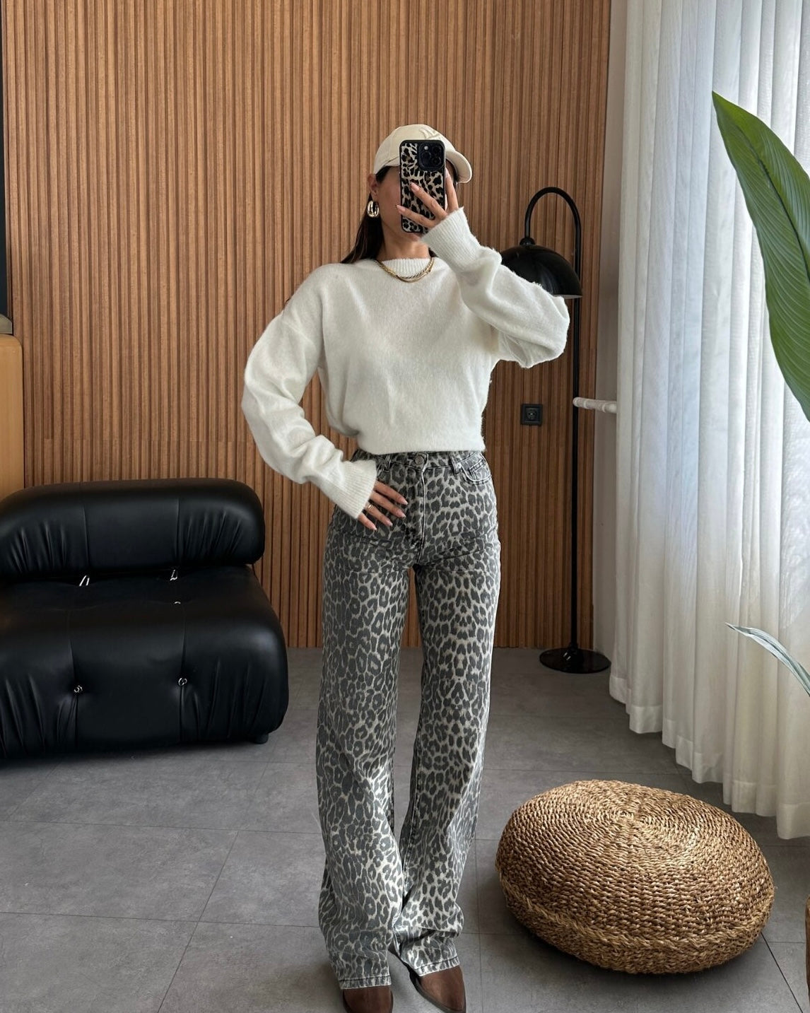 Cool Toned High Waisted Leopard Jeans | جينز بخصر عالٍ بنقشة الفهد بدرجات باردة