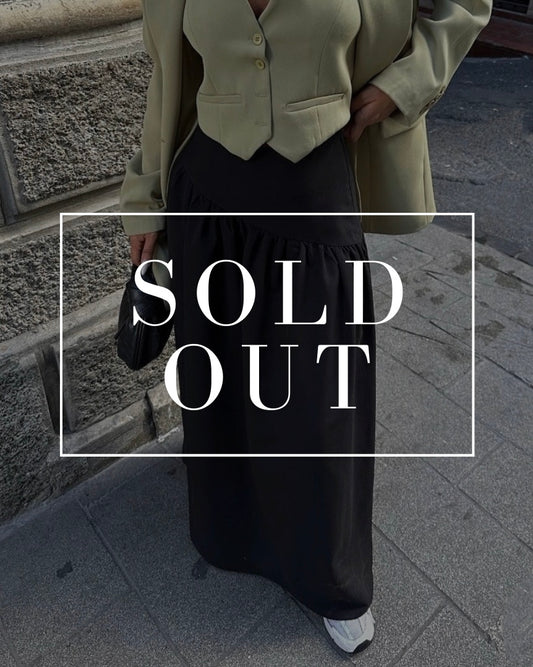 Pleated Maxi Skirt | تنورة سوداء بطيات ناعمة